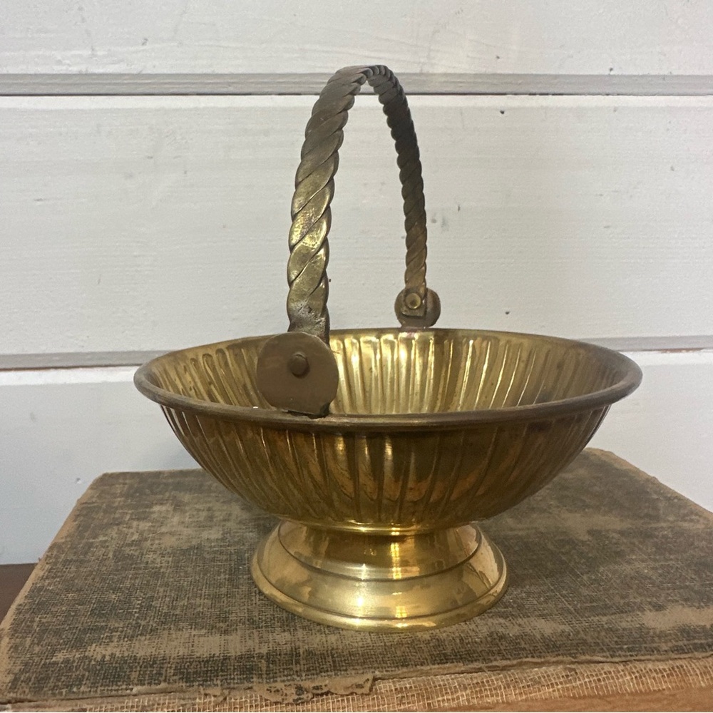 Vintage Brass Decorative Bowl Bucket with Handle - Picture 3 of 8